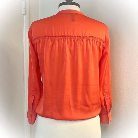 đź’•Elevate your style with this Beautiful Orange BCBG Blouseđź’• - Picture 4 of 12